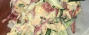 Салат "Каприз" с копченой курочкой, п/к колбаской, свежим огурцом, яйцом