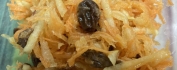 Салат "Морковка с яблоком и изюмом"