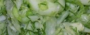 Салат "Зеленый" из огурцов, капусты и зелёного лука