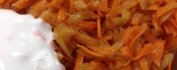 Салат морковка с яблочком и сметаной