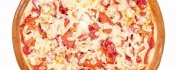 Пицца с ветчиной, сыром и помидорами