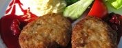 Биточек мясной со свеклой и беконом