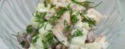 Салат "Молдова" с копченой курочкой, огурцами, помидорами и фасолью