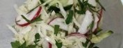 Салат "Весенний" из огурцов, редиса и капусты